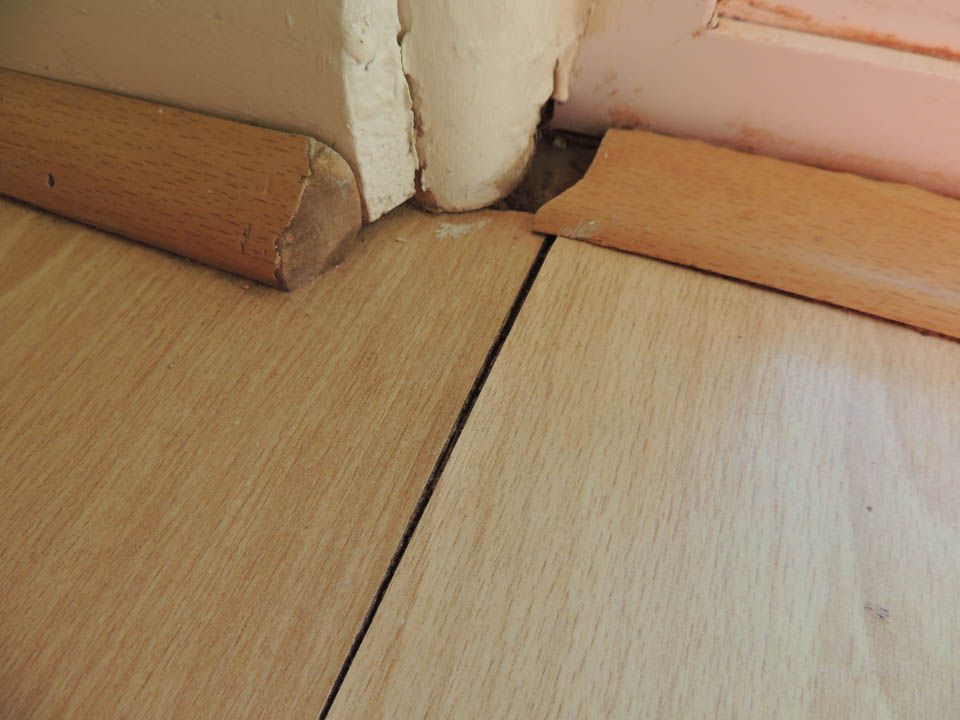 Sliding glass door track fills with water Handyman WIRE Handyman USA